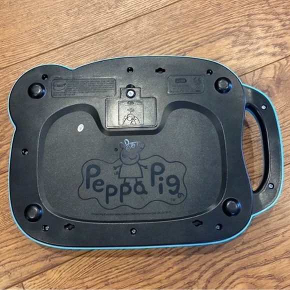 Peppa Pig Learn and Discover Music Book - Picture 3 of 3